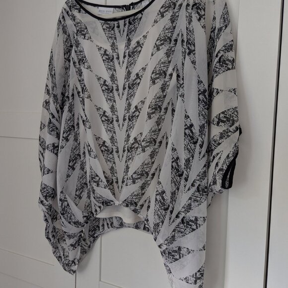 Bisou Bisou Geometric Top with Cami, Size L - Picture 3 of 4